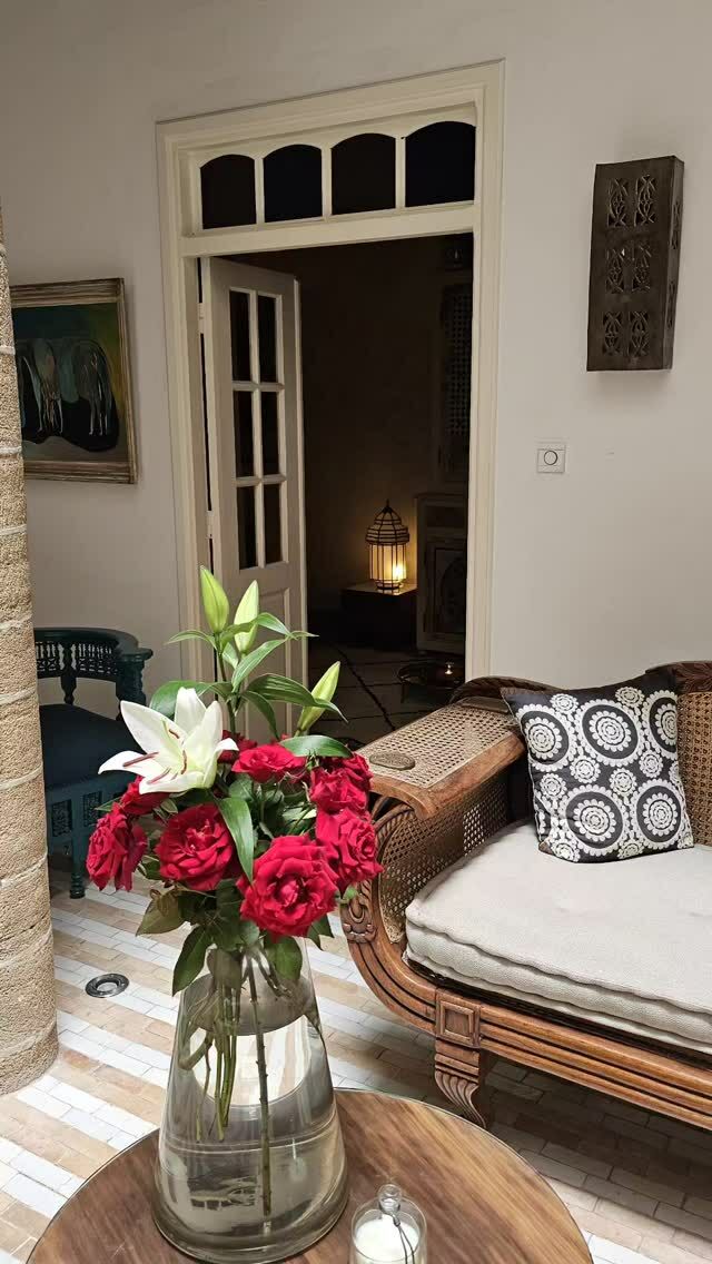 Un bouquet délicat chaque jour ! 🪷☀️Votre maison loin de chez vous ....
Réservez avec le code EMOTION 
www.riademotion.com 🇲🇦🏜

#riademotion #maroc #vivre.essaouira #riadessaouira #slowlife #romanticplace #flowers #boutiquehotel